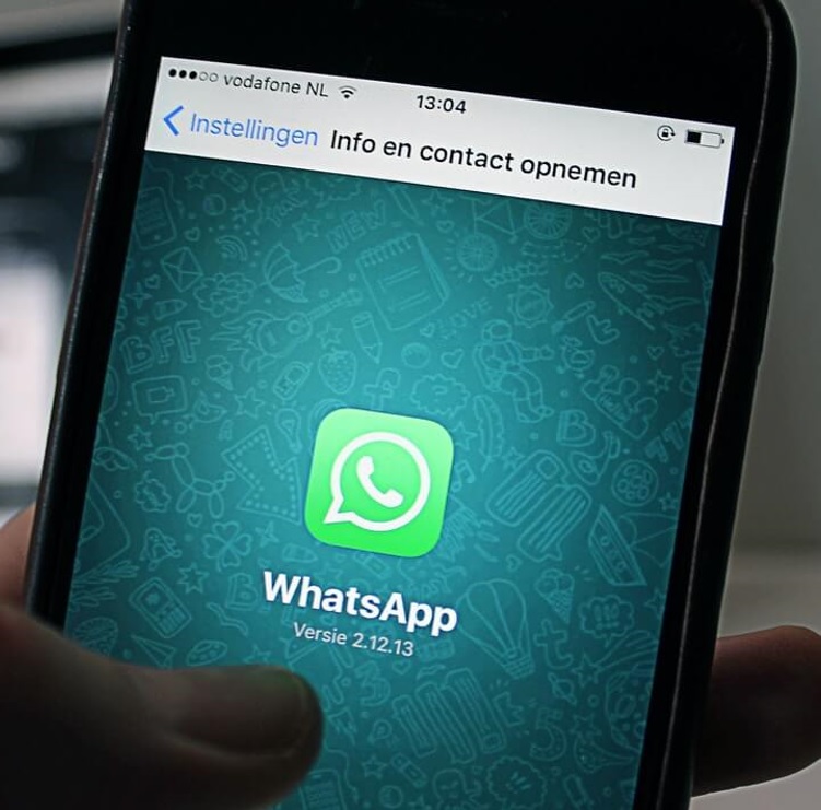 How does WhatsApp make money.jpg