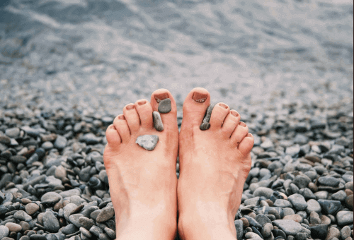 pros and cons of selling feet pics